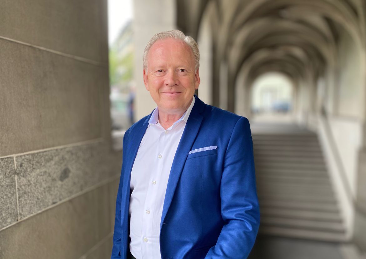 Marthaler (1) Markus Marthaler der Nichtmusiker von Abendbier zum Klavierin im schwarzen Gilet